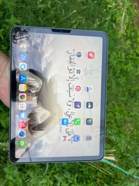للبيع: iPad Air 5 (معالج M1) المساحة: 64 جيجابايت  ​الحالة: الجهاز بحا...