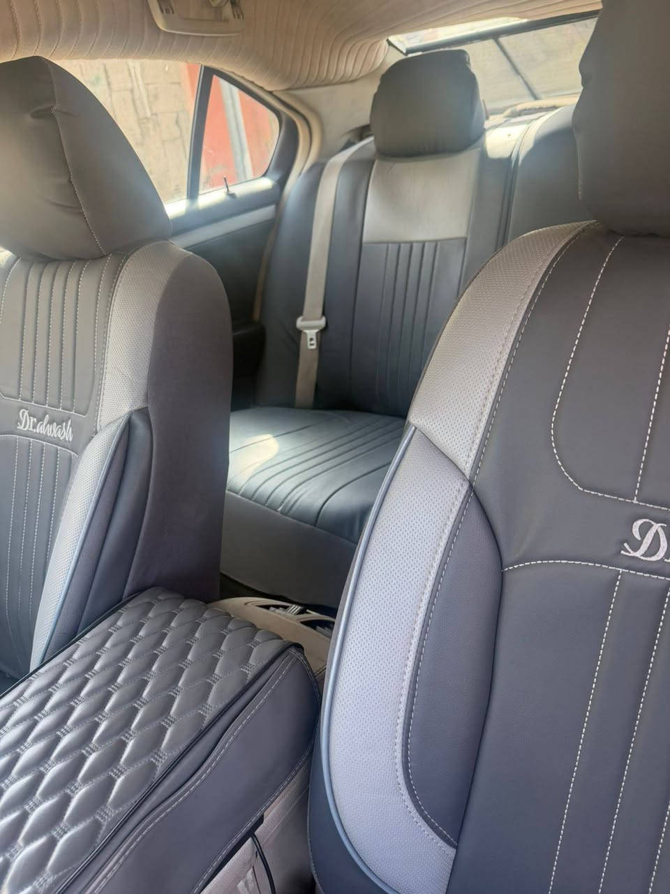 السلام عليكم موديل ١١ تغير لون بيها بس جاملغ خلفي وباب باقي كلين سياره تبريد ونضيفه مال جناي محرك كير بل شرط *********** سعر ١٠٠ بي مجال
