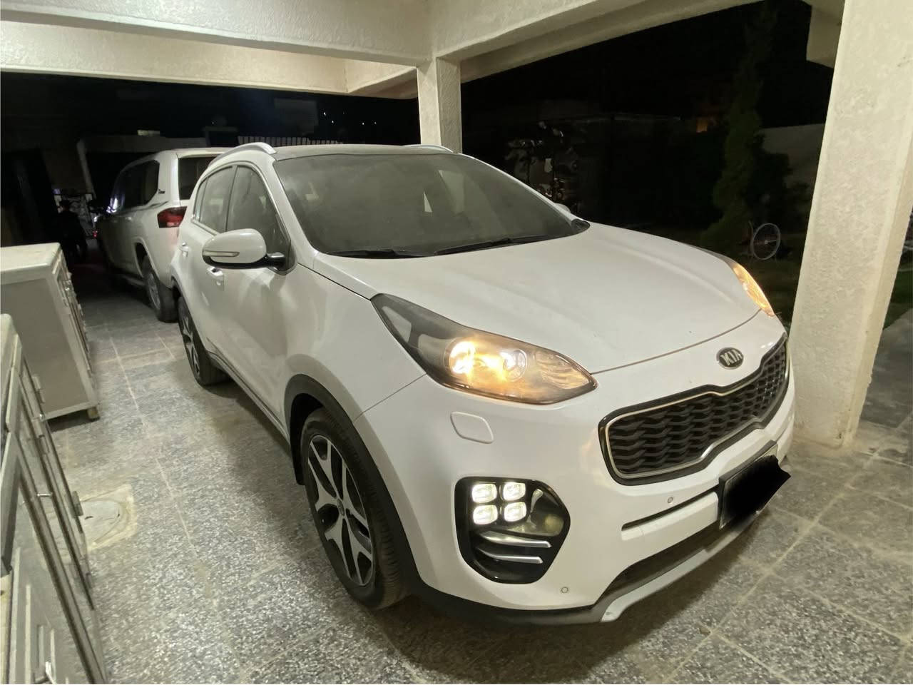 سبورتج للبيع                                                                                  موديل 2019

خليجي Gt L
مكفولة كفاله عامه
عدا رصعتين بالباب الامامي والخلفي عكس السايق

ماشية  86644 km 
خليجي فول مواصفات Gt L 

للتواصل ع الفيسبوك  او للاستفسار  ع رقم 
*********** (مكاني بغداد)
