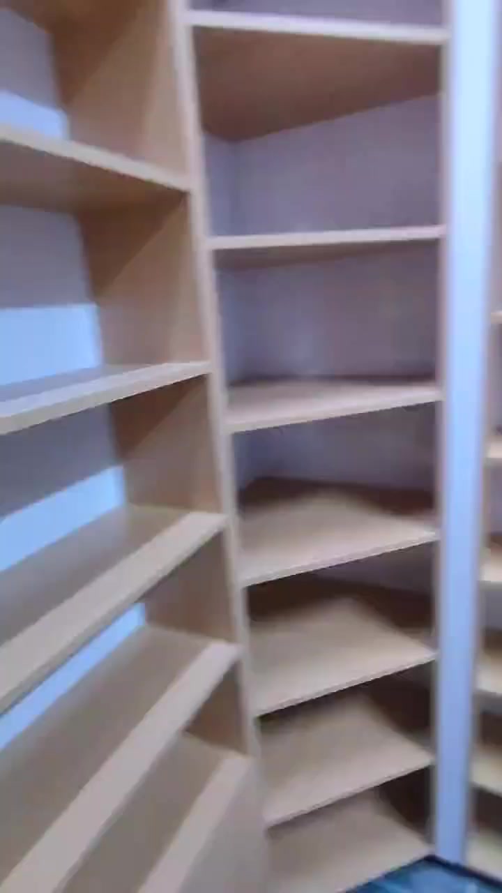 سلام عليكم
رفوف MDF تسكام جديد درجة اولا  11 فاترينه مع زاويات 2 طول 265 عرض الفاترينة متر عمق 20 سم 
نزال الرفوف معاً 4.5 متر وعرض 2.5 متر
مع ميز طول متر وارتفاع متر وعرض 60سم
السعر 1450 وبيهن مجال للشراي
تحتوي الرفوف على اربع خانات خزن كبيرة بجكات 
***********
