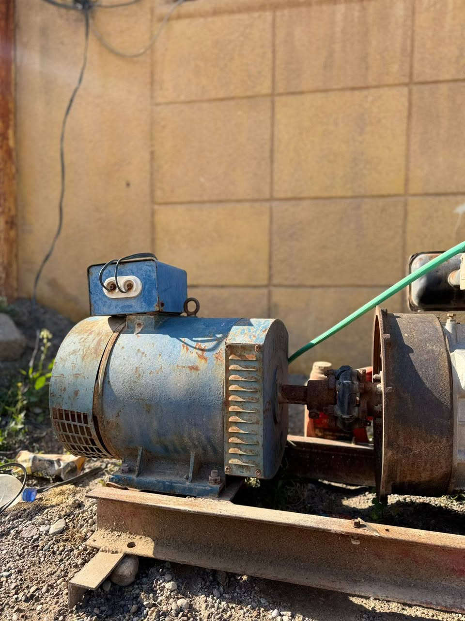 السـلام علـيكم ورحمة الله 👋🏻
للبيع مولد دويز  بستمين حجم ٢٤ 

راس توليد ١٠ كيفي سنكل 

المولد نظيف وشغال ماعايزه شيء بس يرادله تجفيت 

 المكان صلاح الدين بيجي الحجاج📍

 الرقـم للاستفـسار ***********
