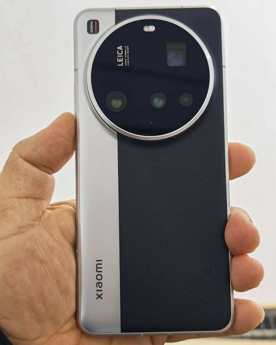 شاومی 15 ئەڵترا شەریکەی ئایتیلۆبی زەمانی تیا ماوە زۆر خاوێن کامل ئەشیا
 شاشە - 120 هرتز - LTPO AMOLED
زوومی کامێرا 120 ئێکس
ڤیدۆ 8kو 4k
زاکیرە 1 تيرابايت
ڕام 16 گێگا بایت
الكاميرا50 + 50 + 200 + 50 ميجابكسل
المعالجSnapdragon 8 Elite
پاتری5410 مللي أمبير - 90 واط
بۆ فرۆشتن و گۆڕینەوە بۆ پەیوەندی ژمارە *********** یان لەچات لەخزمەت دام كويسينجاك, أربيل
