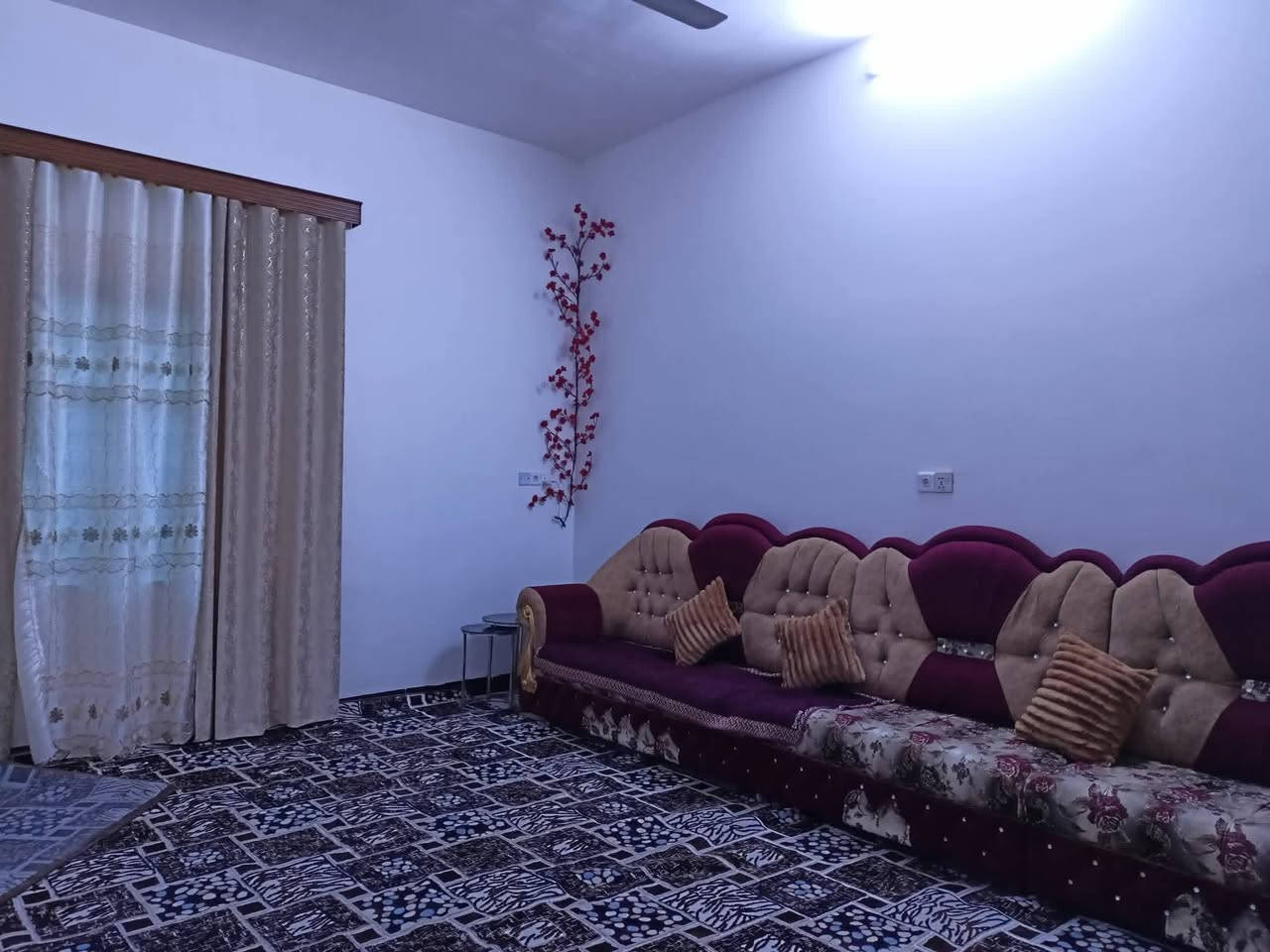 بيـع مسـتعجل✅
يأالله( بسم الله الرحمن الرحيم)� دار للبيع – رجم حديد اراضي زيادة قريب ع شارع 30
📐 المساحة: 155 متر ➖ واجهه 10 متر عمق 15ونص
🛣️ خدمات كامله ماء وكهرباء 
🔹 المواصفات : بناء حديث اساس بادلو 
🏣طابق واحد :
• يشمل غرفتين نوم +  هول داخلي + صالة استقبال + صحيات
• سند زراعي  ووصل بلدية تمليك السعر 55 وقابل للتفاوض
🪄 
؟ للاستفسار والتفاصيل الاتصال .***********
📞 ‏‪‏‪
