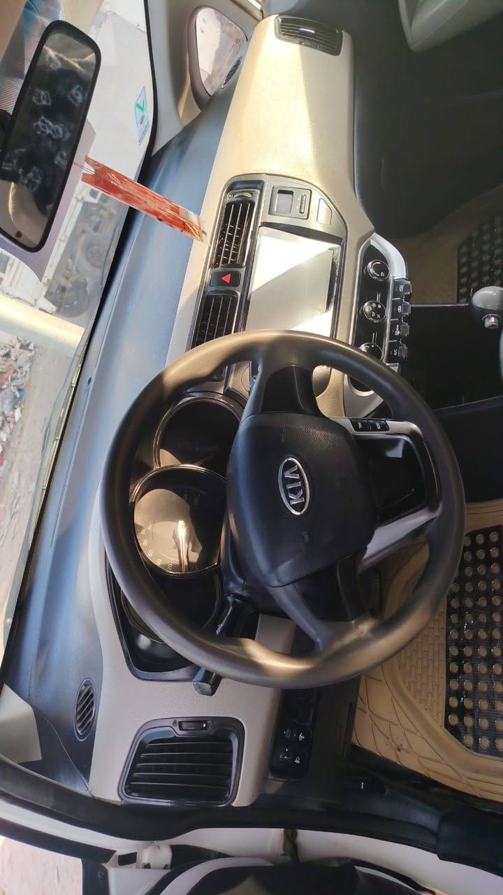 سلامو عليكم كيه ريو موديل 12خلجيه مكنه الف 600دوش البيع سعر 75وبيه مجال ملاحظه كتاب الفحص ماموجود أسفل صور وهذا رقم تلفوني *********** مامتوجد عل فيس بيع مستعجل حداديه تخد تير كرتون مانقصه شي
