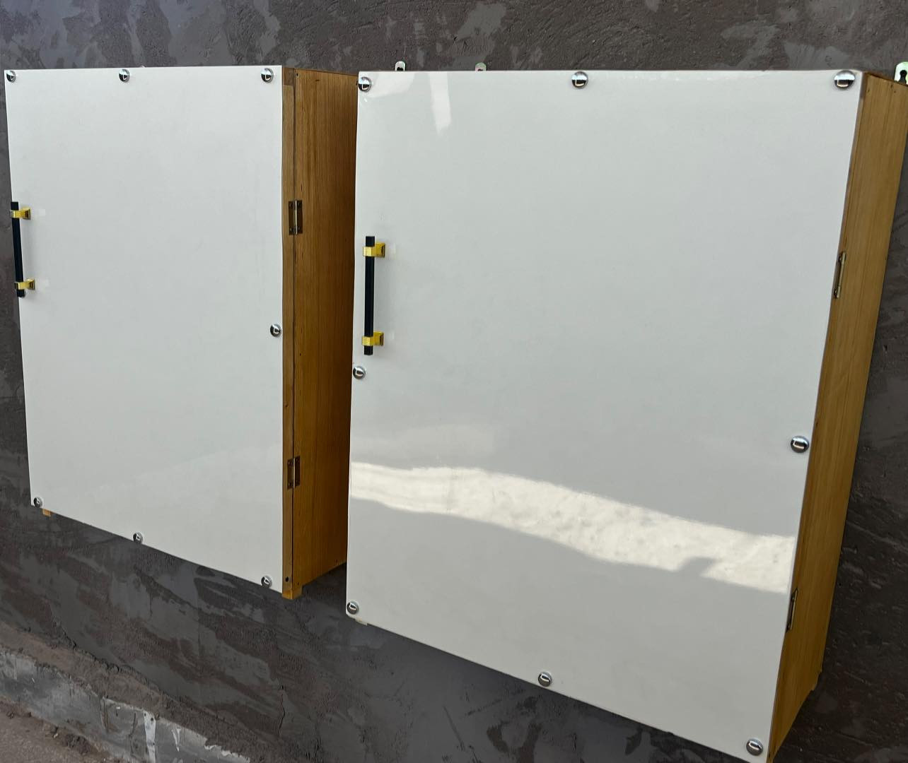 كزامات احذيه تسكام درجه اولى
الارتفاع ٨٥ سم
العرض ٦٥ سم
والعمق ٣٠ سم
والسعر مفاجأة بس ٤٥ والتوصيل مجاناً 
واتساب ***********
