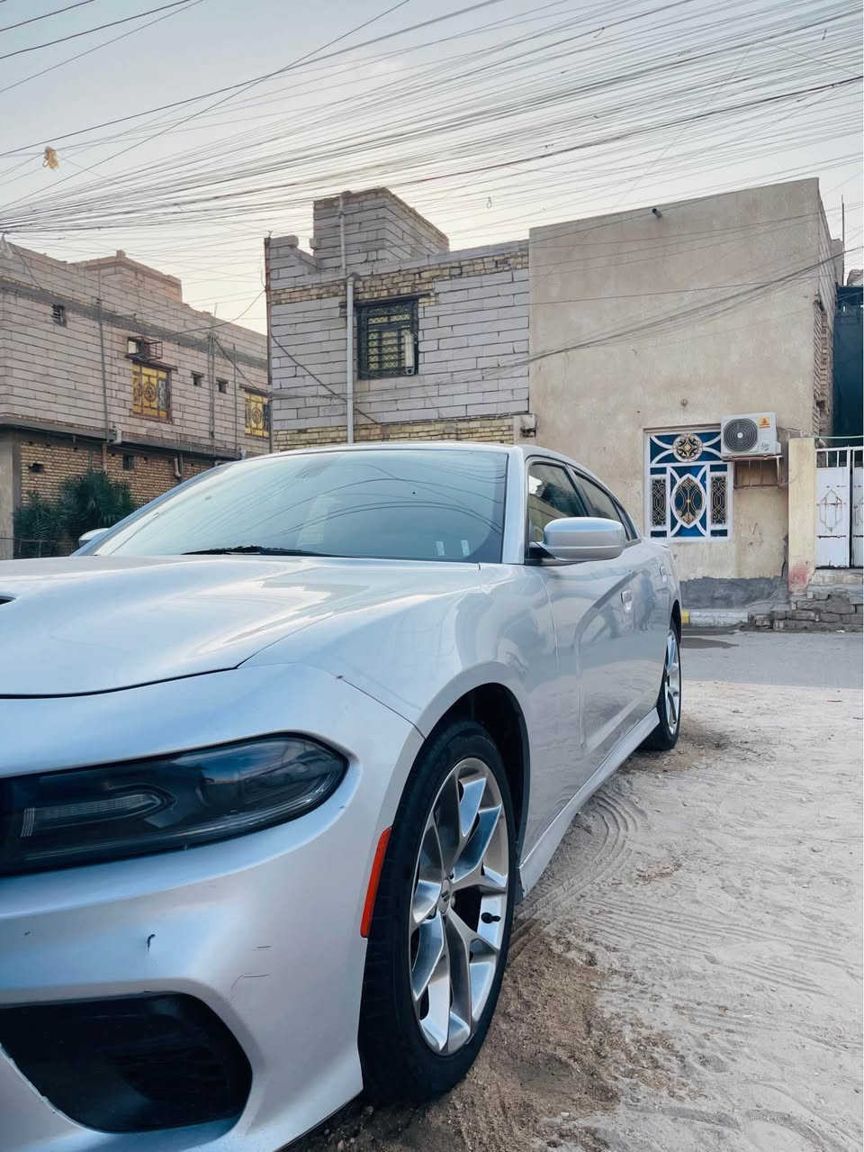 السلام عليكم
جارجر جيتي موديل 21 مرمز 22
مرقم بغداد
كفاله صبغ وتبديل عده الدعاميه الاماميه
ماشيه 87
السياره جديده 
مكانها الناصريه
سعرها 200 او مراوس
*********** Singapore
