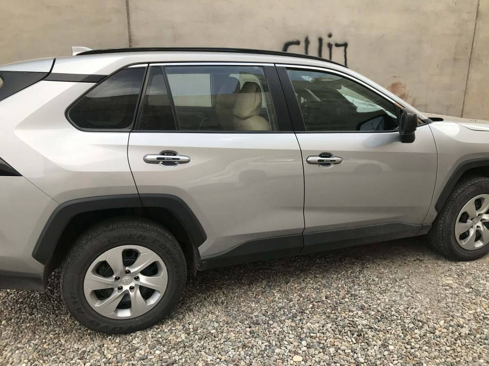 تويوتا راف فور موديل ٢٠٢١ ماشية ٥٦ الف ميل 
رقم اربيل 
مواصفات LE AWD.   
كشن جلد شغال ٦ مودات قيادة رادار 
محرك گير تبريد شرط 
سنوية ورقم جديد بيها بطاقة بانزين 
سنوية بسمنا سيارة جاهزة بدون نواقص 
بجم وخلف كبس ايرباكات كلها سليمة بيها تبديل باب خلف سايق بلاد نفس اللون مع صبغ باب سايق واشوية من الجاملغ خلف السايق كل الايرباكات سليمة سعر 220 وبي مجال 
مكان سيارة كركوك
*********** كركوك, العراق
