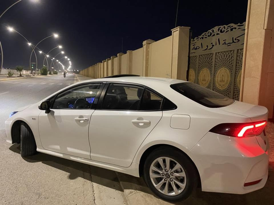 السلام عليكم إخوان، للبيع فقط (ما أراوس) 🚗
تويوتا كورولا هايبرد (Hybrid) موديل 2024

السيارة بحالة الوكالة

المواصفات:
بصمة تشغيل وبصمة أبواب.
شاشة كبيرة تدعم Apple CarPlay و Android Auto + كاميرا خلفية بدقة عالية.
رادار أمامي (تحديد مسار + مانع تصادم).
نظام القيادة الذاتية المؤقت (تثبيت سرعة ذكي).
عداد ديجيتال بالكامل.
فتحة سقف 
تبريد قطعتين 
أنظمة قيادة متعددة (Eco, Sport, EV Mode).
السعر: 148وقابل للتفاوض بشكل بسيط 
مكان السيارة: الرمادي 

للتواصل والاستفسار:***********

