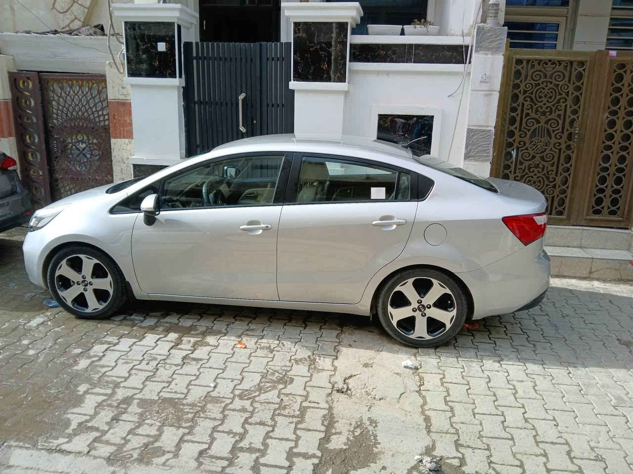 سلام عليكم البيع كيا ريو  موديل 2014 سياره جديده مال بيت سياره مكفولة من كلشي من صبغ اوبارد ماشيه 26الف سياره مال شركه دوليه تحويل ثاني يوم سعر ١١٥ لاسفسار على رقم 0776564807 عنوان كاظميه او ساحه عدن


**إذا كنت صاحب هذا الإعلان وتريد حذفه لأي سبب، رجاءا أرسل رسالة إلى الدعم الفني**