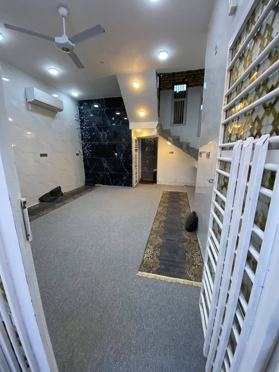 دار للبيع 100متر ركن على شارعين طابو طابقين موحيه 37878حديث السعر 195وبي مجال ***********
