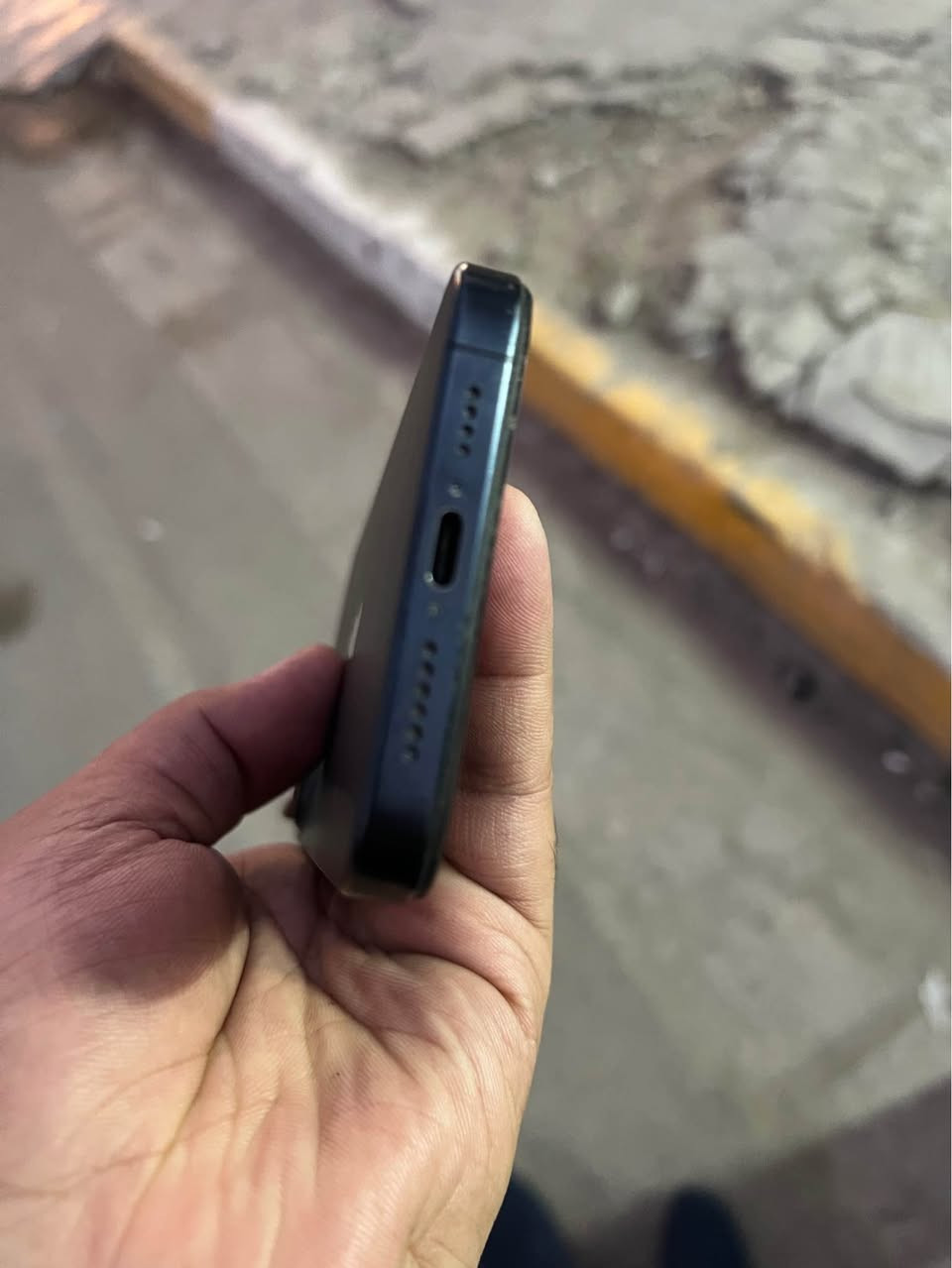 ايفون 15برو ماكس 
للبيع او مراوس مع اس24 الترا 
ذاكره 256
بطاريه 82
مبدل شاشه اصليه تفصيخ وشاشه القديمه موجوده 
 الرقم /*********** بغداد, العراق
