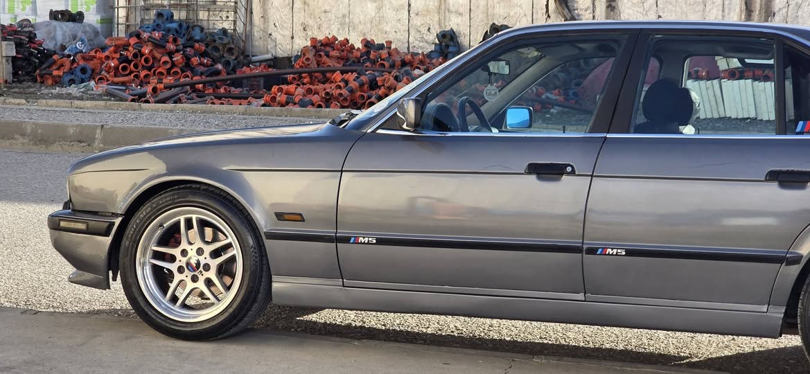 بیئێم 525 مۆدێل 93 تۆماتیک ئاڕم پلاستیک سلێمانی تەبرید بێ دەعم
*********** بنجوين, السليمانية
