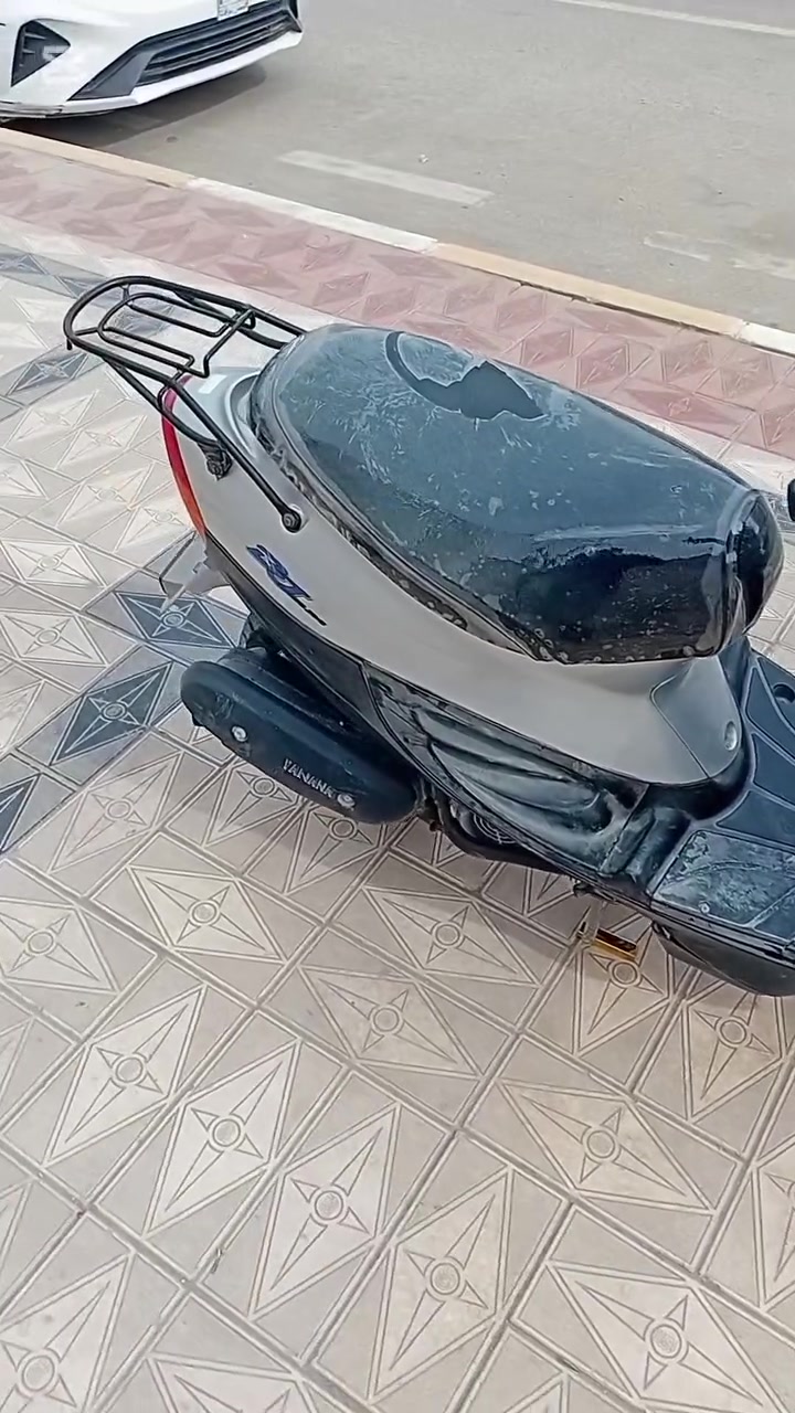 بيجي مكينه نضيفه ما مفتوحه الدراجه بلاديه كفرات ومكينه شرط الفحص تفحص بيدك تاخذه لمصلح الي يعجبك كهربائيات شغاله فول نضافه ناصريه مركز قرب جامعت العين ب700 وبيه مجال للطيبين ان شاء الله  

رقم التواصل ***********
