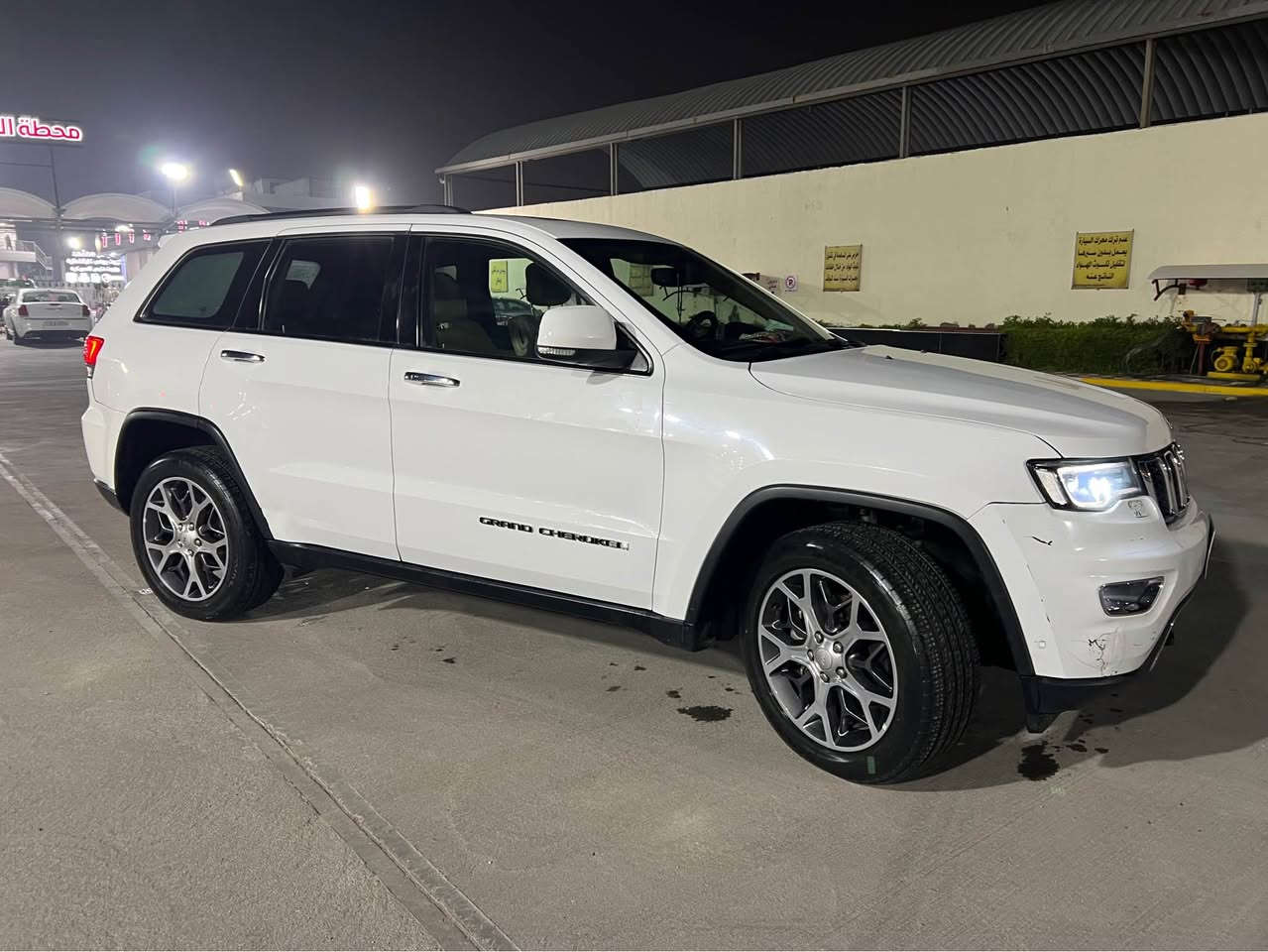 سيارة جيب مديل ١٩ خليجي كفاله من الضربة رقم بصرة تحويل مباشر 
بيها ملاحضات بسيطه ناشرهن بالسونار ( بيها تكحيل كارت مكتوب بالفحص جزء صبغ )

فول لمتدد 4x4
بانوراما 
توقف ذاتي 
3شاشات 
كار بلي 
تخم تاير جديد بالكارتون 
حداده جديدة
لايت زنون ٣٠٠ واط 
قطعتين تبريد وتبريد منفصل 
مري شفط وهيترات بالمري
تشغيل عن بعد
كشنات كهرباء 
اوتو ستوب 
السياره ماشية 100كيلو حقيقي

جاهزه بدون نقص 
المكينة والكير كفاله وعلفحص 

السعر 265 ورقه وبيها مجال للشراي 
مكانها بصرة 
رقمي *********** البصرة, العراق
