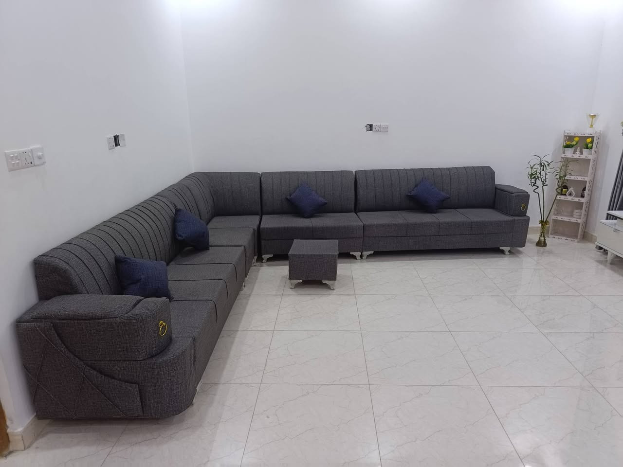 قنفات جديدات غير مستخدمات  عشر مقاعد ورابع كوشايات وطبله كما موضح امامك قاعده بلايود السعر 250 وبيهن للستفسار هاذا الرقم ‏‪+9647713167773‬‏ العنوان البصره تنومه نهر حسن


**إذا كنت صاحب هذا الإعلان وتريد حذفه لأي سبب، رجاءا أرسل رسالة إلى الدعم الفني**