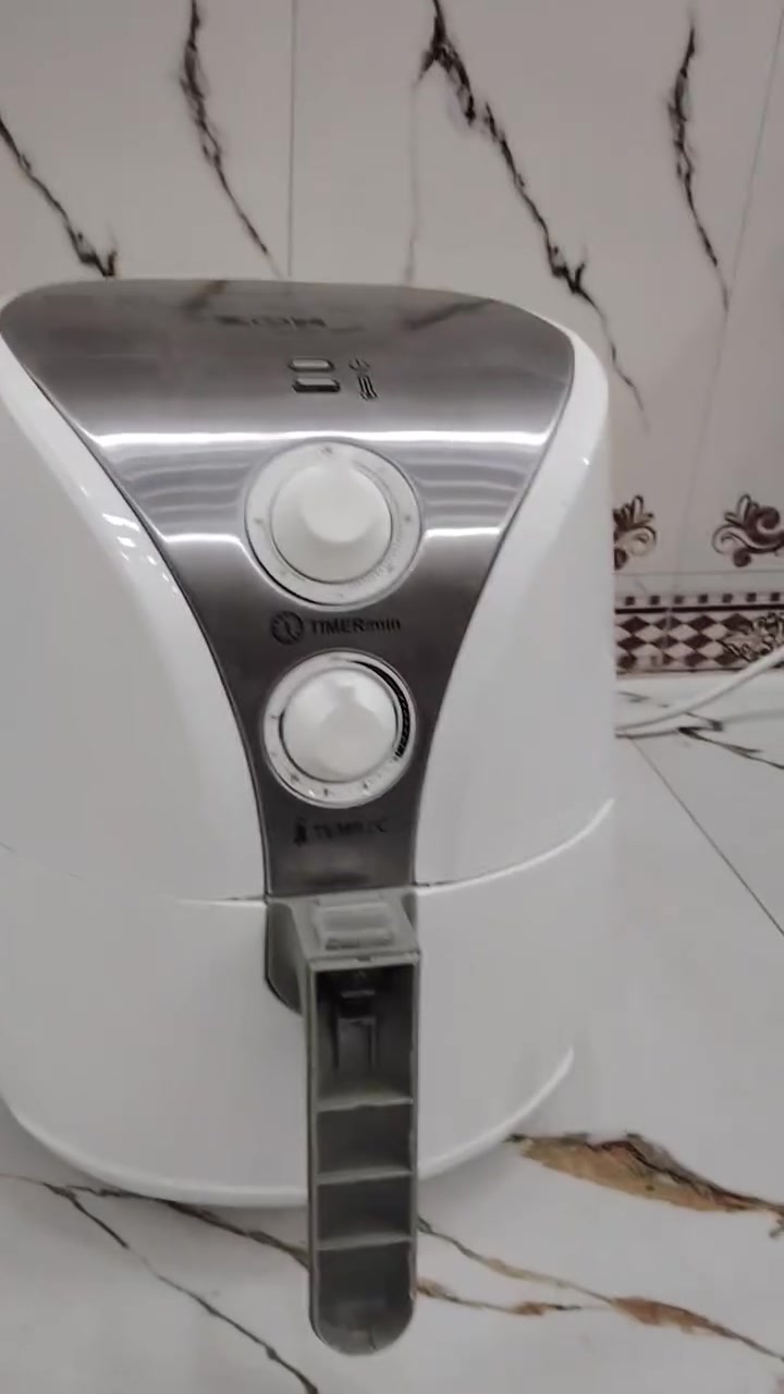 قلايه هوائية ٤ لتر باله مستخدم نظيف جدا باله تريد تفضل موجود توصيل كل العراق ٥ الف
*********** واتساب فقط
