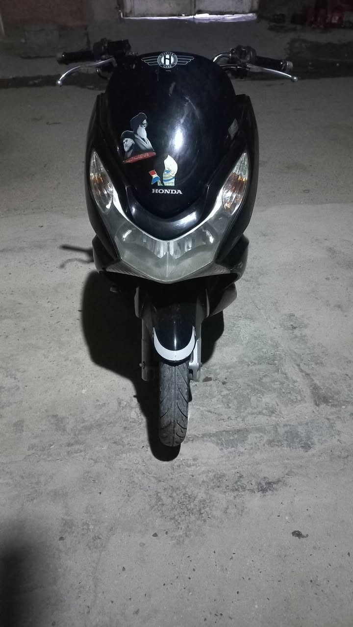 Pcx جيل اول للبيع
السعر 850 وبيها مجال 
بغداد مدينة الصدر 
جيب فيتر وافحصها 
للإستفسار: ***********
