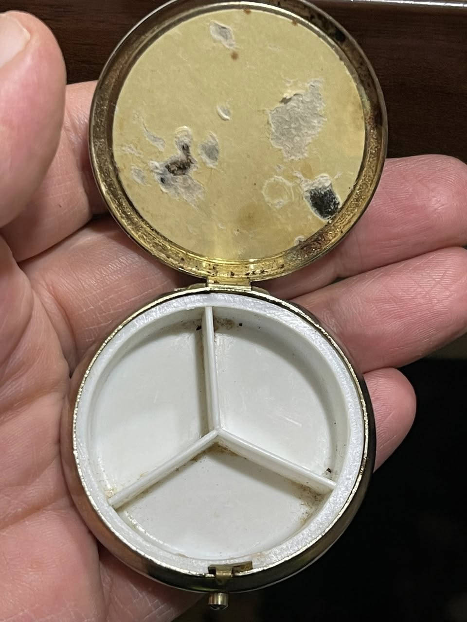 علبة كاميو رائعة
٣٠ الف سعر نهائي


**إذا كنت صاحب هذا الإعلان وتريد حذفه لأي سبب، رجاءا أرسل رسالة إلى الدعم الفني**