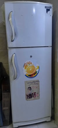 ثلاجة • نضيفه • شغالة