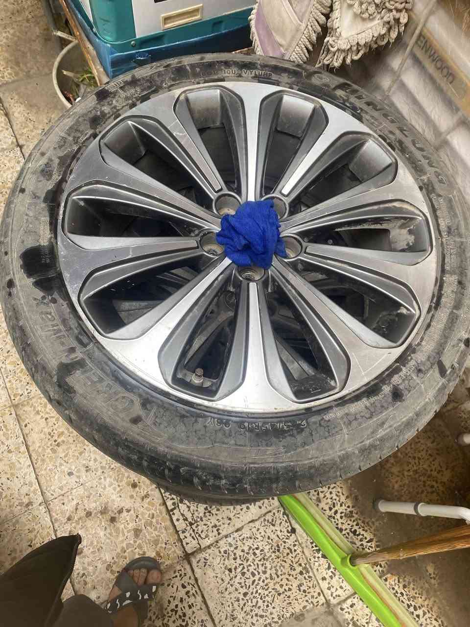 تخم ويل مع تايرات
الحجم 245/45/19 

النظافة 90% 

السعر 450 الف

***********
