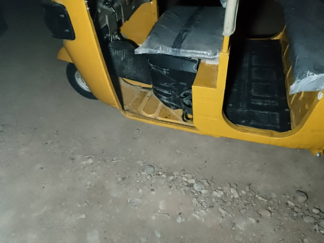 سلام عليكم تكتك موديل 19شهر شهر 12يوم 29 مرقمه بسمي  تحويل ثاني يوم كفاله عامه السعر 6 و 100 وبيها مجال الموشراي لايكسر بحلال العالم ***********
