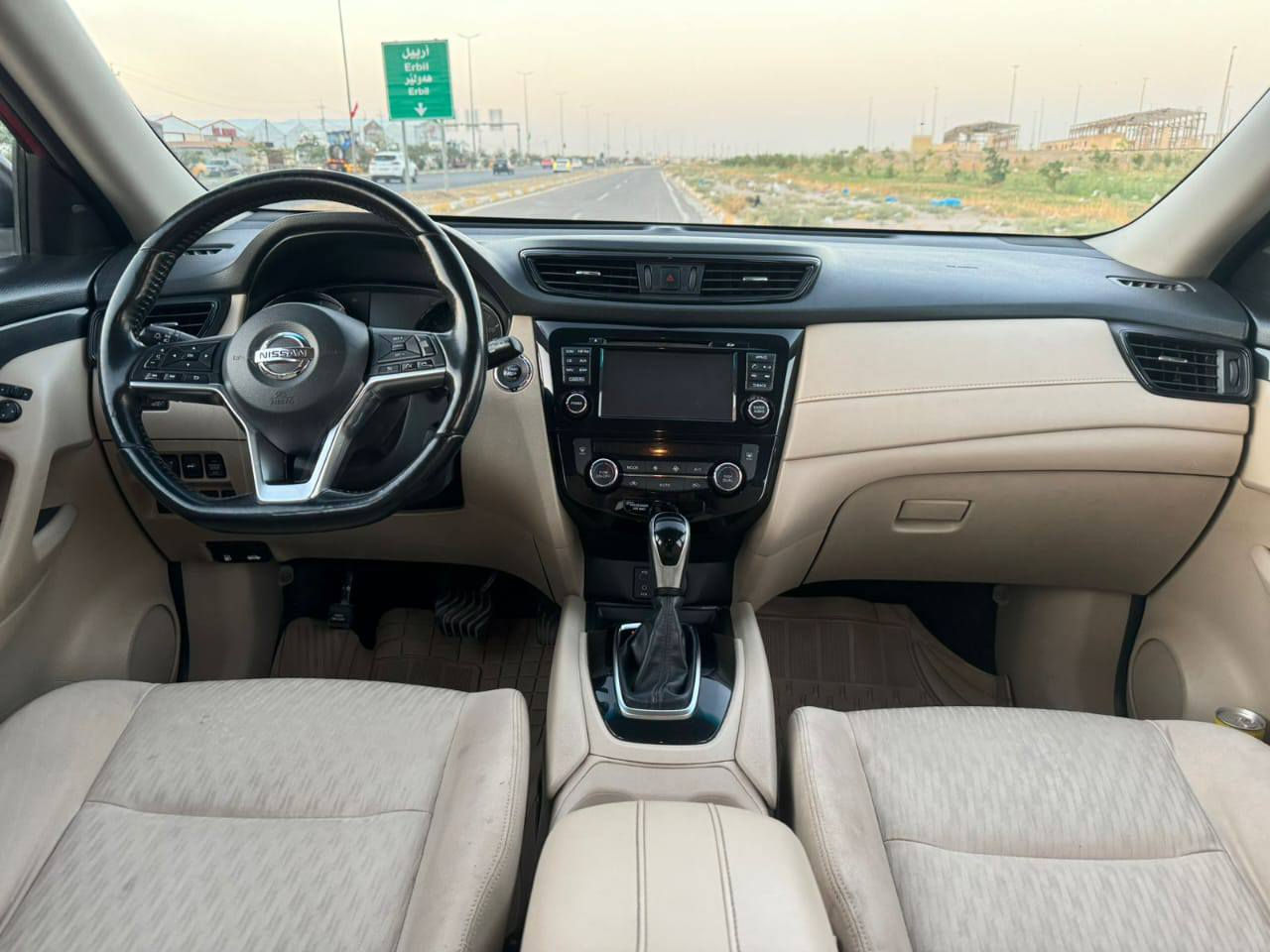 نيسان روج   
للبيع او مراوسه 
موديل 2017 
سعر 155$
مواصفات SV بلص

مواصفاتها 
مكينه 2500 اقتصادي وقوي
1.بصمة تشغيل عن بعد تبريد وتدفئة عن بعد 
2.  5 كامرات. 
3.رادارات / رادار امامي /رادار جانبي /رادار خلفي
4. كشنات كهرباء . 
5.  ‏ستيرن هتير.                                                   
6.كشنات كهرباء
7. مري  وهيتر
8.تبريد قطعتين .
9. دفع رباعي AWD
10.اوتوهولد . 
11ويل كروم 19
12.صندوك كهرباء 
13.. ايوكس وبلوتوث وسيدي و USB يعمل مع نظام ABS الابل الاندرويد 
14.نيكل اسفل الابواب
15 .نوع سماعات BOSE
16.حمالات فوق السقف
17.نقطه عمياء
18.مراة تعتيم
19.اشاراة بالمراياة الجانبيه                                     
20. فول تحكم ستيرن                                             
21. كير أوتو + عادي.                                              
22. ستيرن هيتر
23-اوتو بريك.                                                                                               

24-شاشه كبير                         
25. نضام قياده أيكو + سبورت + نورمل + سمارت 
26. مثبت سرعه
27. تحديد مسار 
28. دمامات صوت بالدشبول وبالصندوق 
29.لايت بلادي Led +  زينون ‏دبل زينون اصلى . 
30. رادار الخطوط البيضاء 
- 31 AUTO HOLD
وبعد بيها موصفات اخري
عنوان موصل
موبايل وتس اب 
***********
