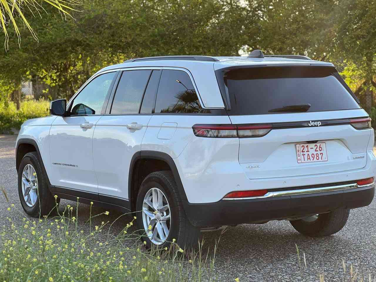JEEP GRAND CHEROKEE,  LAREDO 20224
 كاتي تترقم شمالي شرط
حجم المحرك V6(3.6L)
عداد المسافه 28 الف
  
المواصفات : LAREDO فول معروفه
سقف سلايد 
بصمة تشغيل
بصمة ابواب
رادار امامي (تحديد مسار)
رادار جانبي (نقاط عمياء)
رادار خلفي (تحذير من الاصطدام)
كامره خلفيه + حساسات
دفع رباعي 4×4
شفتات + تحكمات استيرن 
كشنات جلد + كهرباء
تبريد مركزي قطعتين
تحكم وضعيات القيادة Drive modes 
شاشة دشبول ديجيتال
كير ماوس
شاشة كبيره 
اوتو ستوب Auto Stop
أوتو هولد Auto Hold
منافذ USB+AUX
مانع انزلاق+ABS
وبقية المواصفات معروفه
كير مكينه شرط 
العنوان كركوك
الحادث سياره بدون ارباك بدون دواخل شرط بيها فقط بخ أمريكا ٥ قطع بدون ضربه 
للاتصال *********** للبيع او مراوسه حسب القناعه كركوك, العراق

