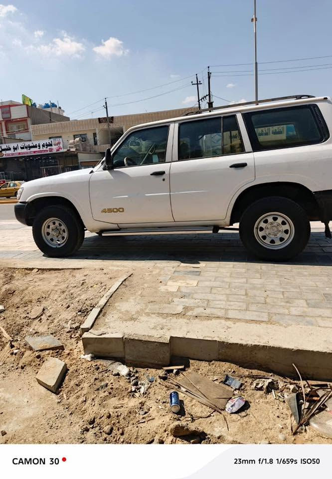 نيسان باترول 2002 رقم انگليزي 
السيارة  گير ومحرك حيل نظيف لاصرف ولاتبخير السيارة بلادية مابيها صبغ عدا الجاملغ الخلفي صبغ قليل كشنات جلد 
السيارة موجودة في بغداد .. رجاءً بس الشراي يتصل ***********
