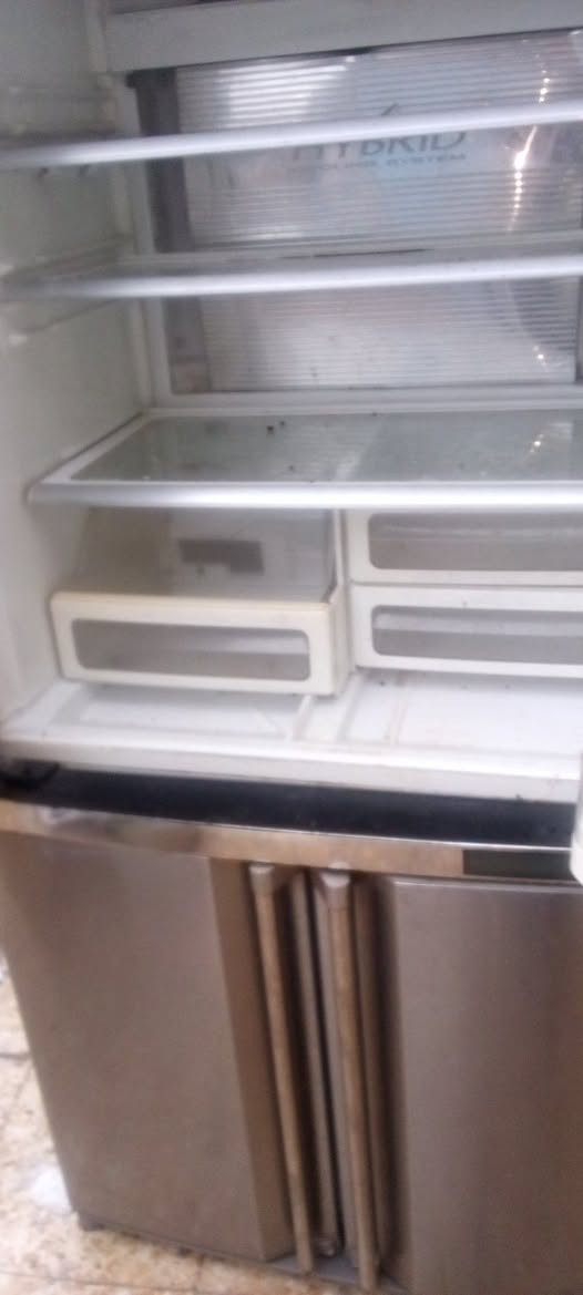 ثلاجه نوع شارب تبرد فقط بيه خلخل مااعرف شغاله على حسب الأصول ابيع هل موجود سعره 150وبيه مجال مكاني مدينة الصدر ***********واتساب ومتواجد على الانترنت
