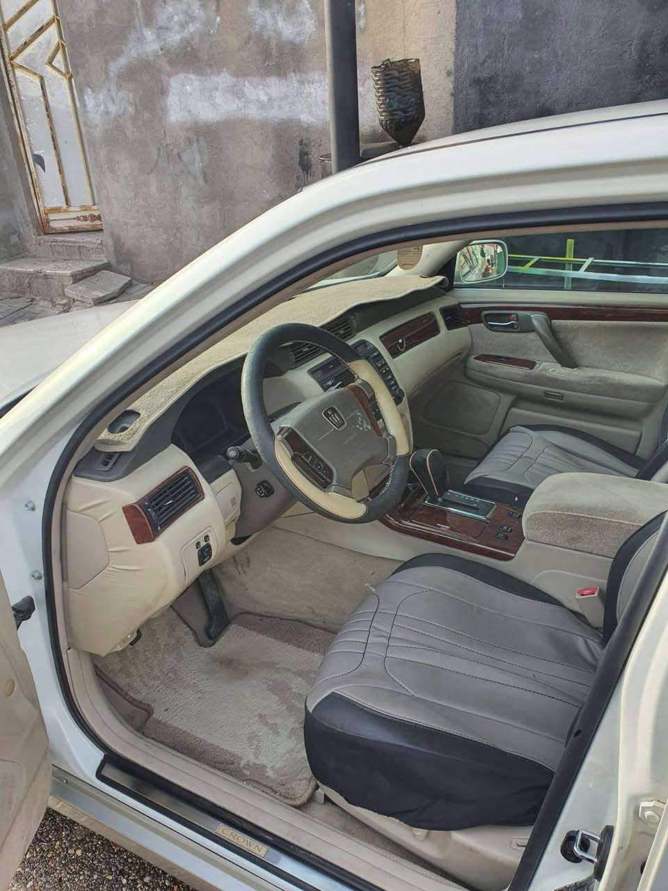 سيارة للبيع جنون ملكة موديل ٢٠٠٢ السعر ١٦٥ ورقه سيارة كفاله رقم انكليزي بصرة العنوان الحيانيه التاميم المستطيل قرب مدرسه غزه الابتدائية رقم الهاتف ***********
