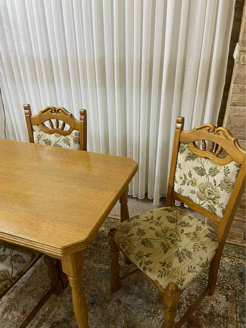 کورسی و مێزی کلاسیک بۆ فرۆشتن
هیچ عەیبێکی نیە و زۆر مەزبوتە
کلاسیکە و ٤ نەفەریە
نرخ: ٣٥٠،٠٠٠ هەزار
شوێن: سلێمانی السليمانية, العراق


**إذا كنت صاحب هذا الإعلان وتريد حذفه لأي سبب، رجاءا أرسل رسالة إلى الدعم الفني**