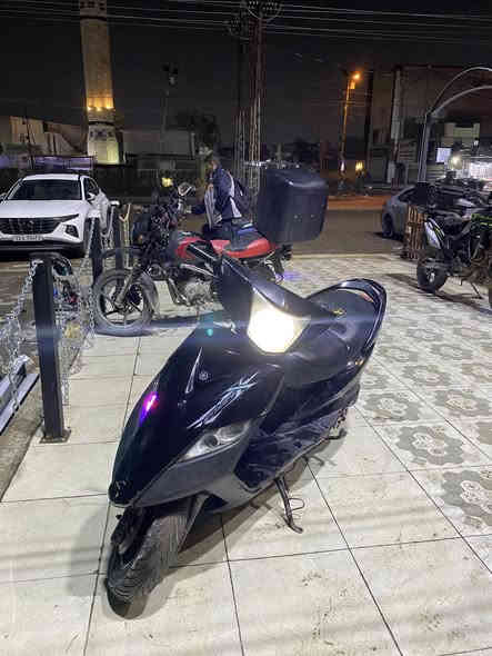 السلام عليكم 
دراجه ثعلب كصه gtr دراجه نظيفه نكره سلف مكينه ناعمه 
مزود كلج اماي WF
مزود مكينه  بوشه ٥٩
الدراجه شلعتها تشك الكاع شرط اذا مو شلعه ومعدل تاخذها ب بلاش معدل تمشي ١٣٠
الدراجه مابيها نقوصات  رايدها ب ٦٠٠ مامتواجد لافيس ولا ماسنجر
رقم الهاتف ***********
رقم الواتساب ***********
