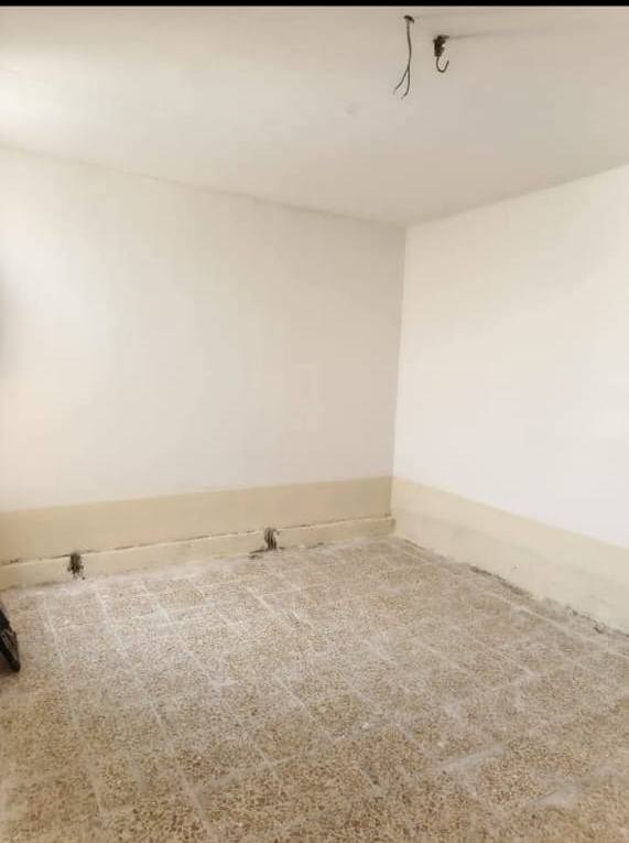 بيت للبيع 100متر طابق ونص صب. وطابق ثاني عكاده 
منطقه ٥٨
يم المدرسه الورديه 
68 معه مجال
*********** وليد الكرعاوي
