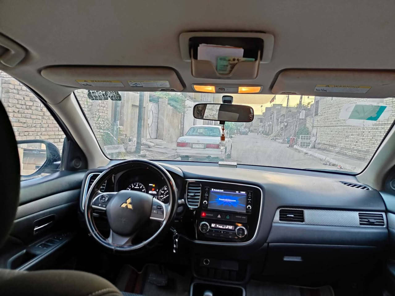 مستبوشي اوتلاندر 2018  مكفوله من كلشي بس ضربه بل بنيد ومصلحه بارد 7 راكب ماشيه 90ك السياره جديده وجاهزه من كلشي محرك كير حداده تايرات تبريد ايشي ما ناقصه مداور مباشر بيع مستعجل
رقم انكليزي ب اسمي السعر 145وبيه مجال رقم ذي قار
***********
