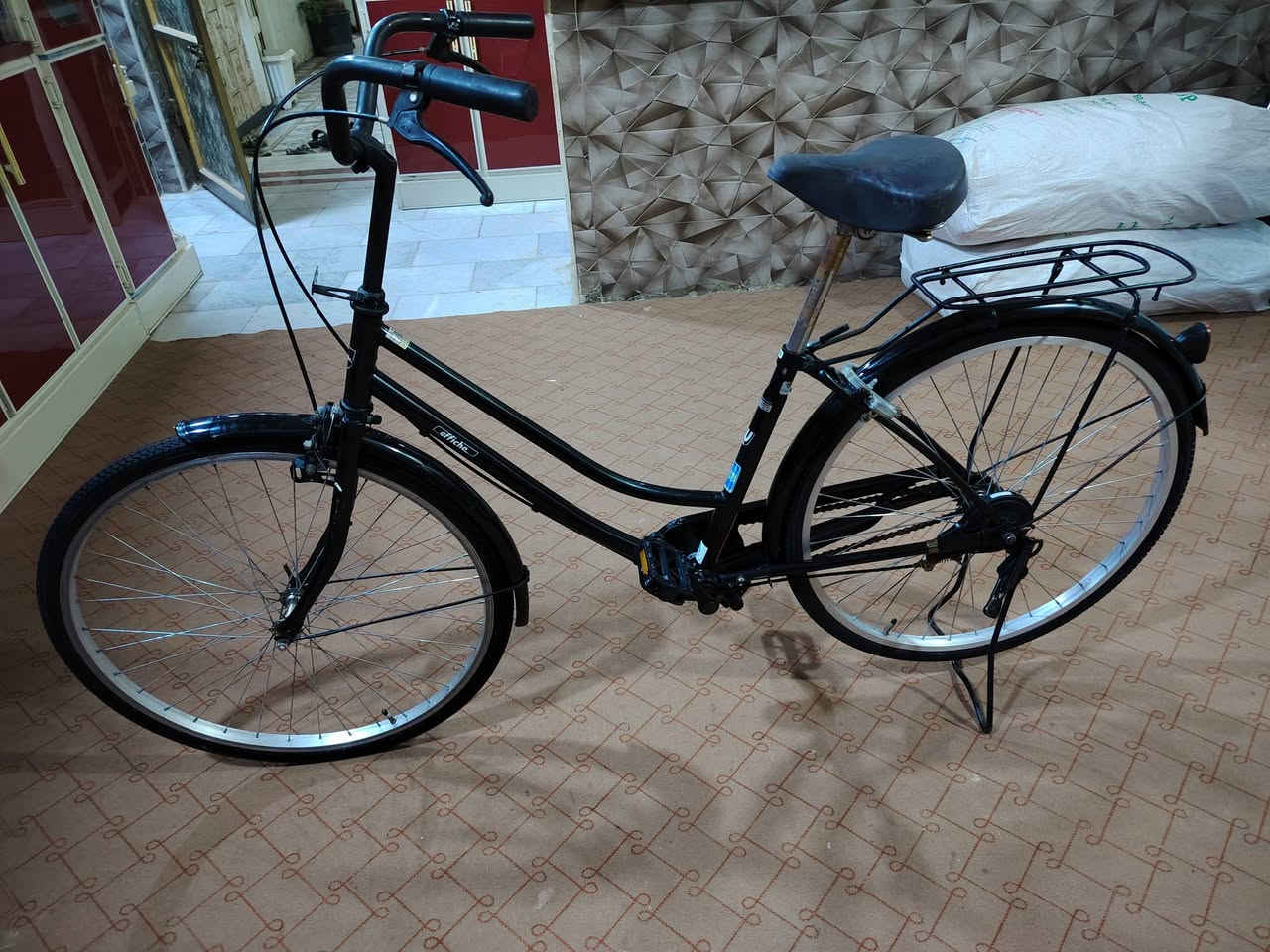 سلام عليكم شباب باسكل باله للبيع حجم26 أي نواقص مابي السعر خاص المكان طقاط العلوي شريفه متواجد على صفحه وعلى رقم موجود ***********
