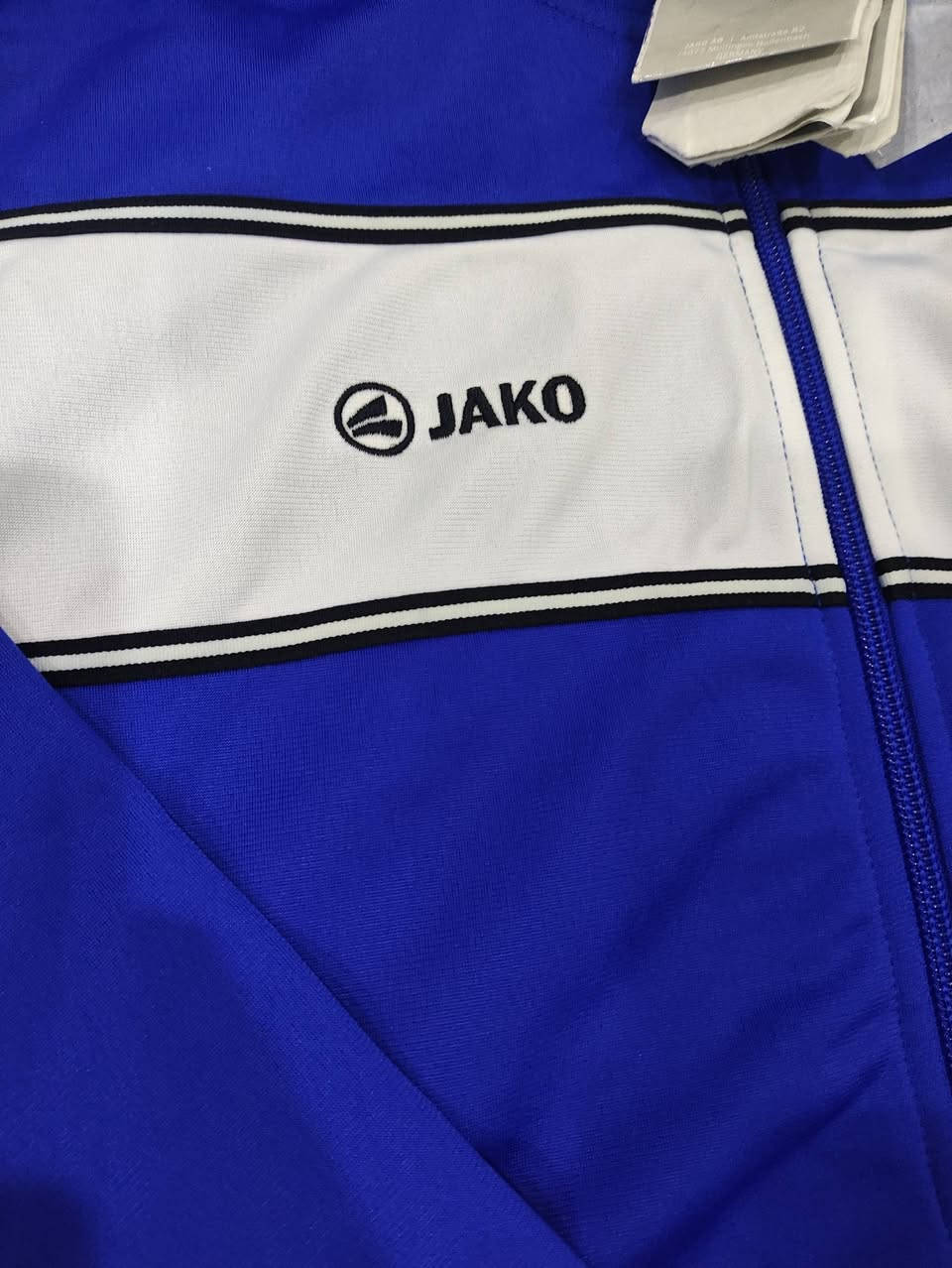 JAKO ✔️✔️ 
باله اوريجنال 💯💯 
النظافة 💯💯 
جديد غير مستخدم 
M القياس 
58cm عرض الصدر 
70cm الطول 
يتوفر توصيل 6 الاف لجميع محافظات العراق 🚙


**إذا كنت صاحب هذا الإعلان وتريد حذفه لأي سبب، رجاءا أرسل رسالة إلى الدعم الفني**