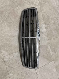 شباك w211 اصلي بدون كسر للبيع ب٧٠ الف 07750495137