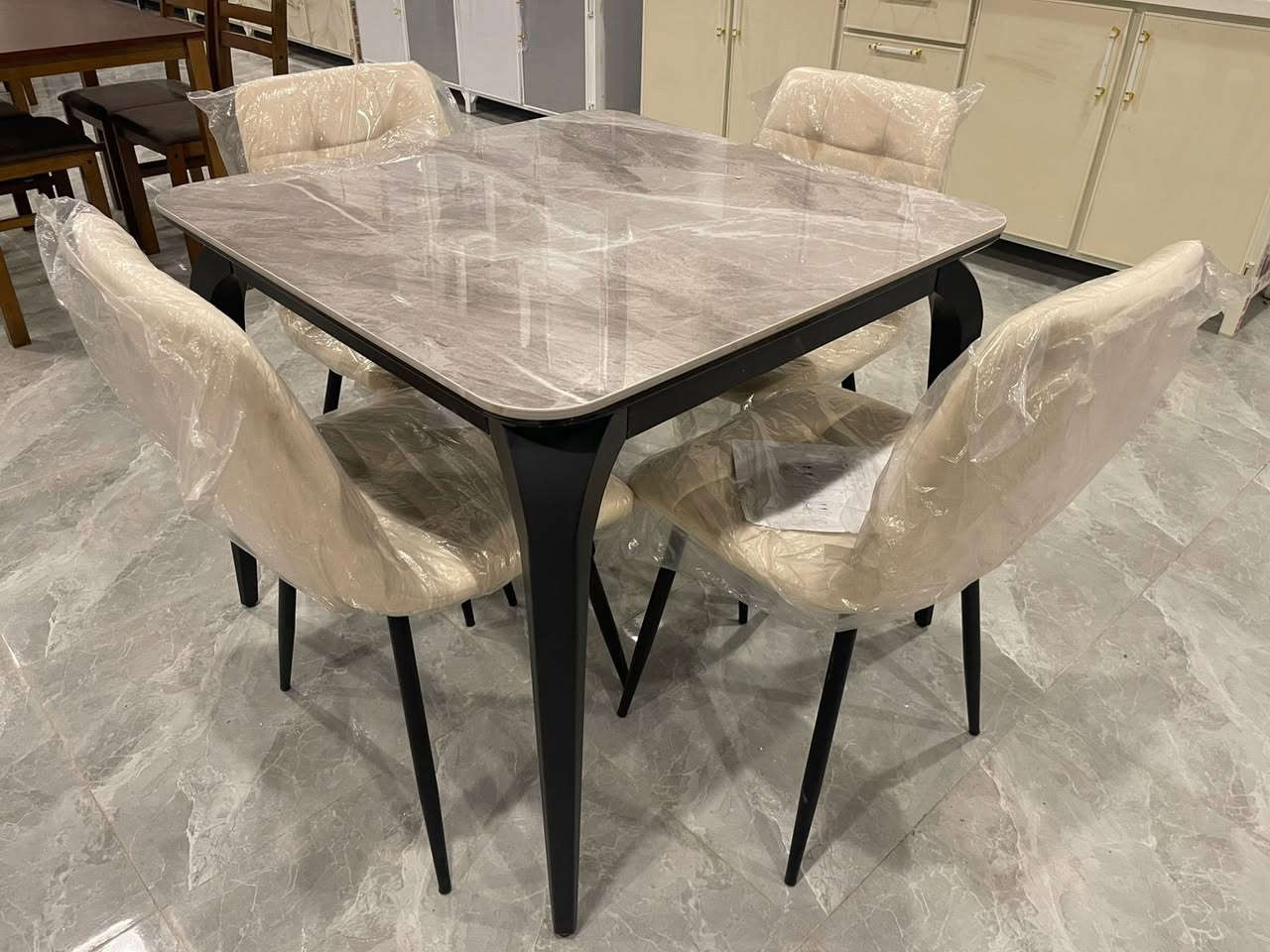 معرض صلاح آلدين للأثاث المنزلي للجمله والمفرد 
وصول ميز طعام مرمر 4كرسي مربع حجم 90x90
كراسي شامو مبطن ثقيل يتحمل أوزان ثقيله جدا 
بسعر جمله كميه قليله 
#زورونا_تجدون_مايسركم🚶🏻‍♂️
#الفرع_الاول
تكريت الزهور مقابل كليه تربيه البنآت مجاور تانكي المآء قرب غصن الزيتون 
#الفرع_الثاني
تكريت الزهور مقابل مدرسة خالد بن وليد قرب تربيه البنآت


**إذا كنت صاحب هذا الإعلان وتريد حذفه لأي سبب، رجاءا أرسل رسالة إلى الدعم الفني**