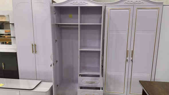 عرض خاص ۱٤٥
الف ارتفاع مترين عرض متر 
مجمع حسينً الحسناوي 
***********
