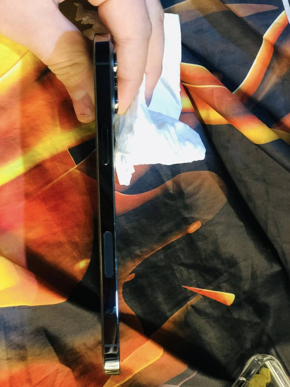 آيفون 12برو ماكس أمريكي 🇺🇸 ذاكره ١٢٨ بطاريه 80 امبدل شاشه ٣خيارات بس الجهاز وتر  *********** سعر٣٥٠
