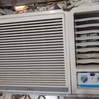 مكيف جديد استعمال قليل شغال تدفئة وتبريد للبيع السعر 150 07776989420