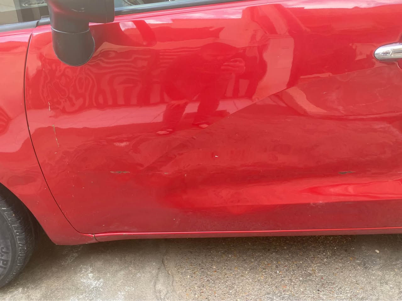 السلام عليكم 
للبيع كيا ريو 2016 خليجي رقم بغداد بيها حادث باب السايق ومعدل على البارد 
محرك 1.600 ابو دبل قطاره
اللون احمر 
مكينه كير بحاله جيده جدا 
كهربائيات شغاله
الشاشه عمل
كامره خلفيه عمل
اشاير بالمري
مري قابله للطي كهربائي
السعر المطلوب 98 ورقه وقابل للتفاوض 
للاتصال على الرقم *********** بغداد, العراق
