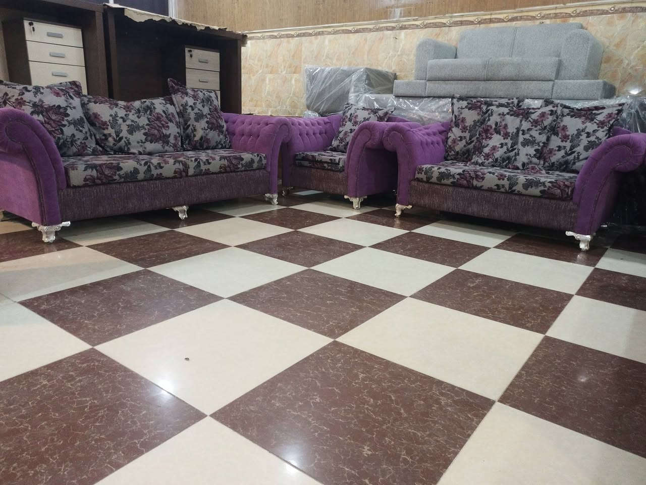 السلام عليكم يتوفر في معرض الزهور اغراض مستخدمه وباسعار مناسبه ونظافه كلش زينه للاستفسار الاتصال على هذا الرقم *********** العنوان الرمادي منطقه 5كيلو على شارع 100قرب مطعم هيا الكردي او زورونا بمعرض الزهور واهلا وسهلا بكم🌹🌹
