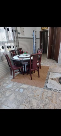 ميز طعام • مرمر • ثكيل