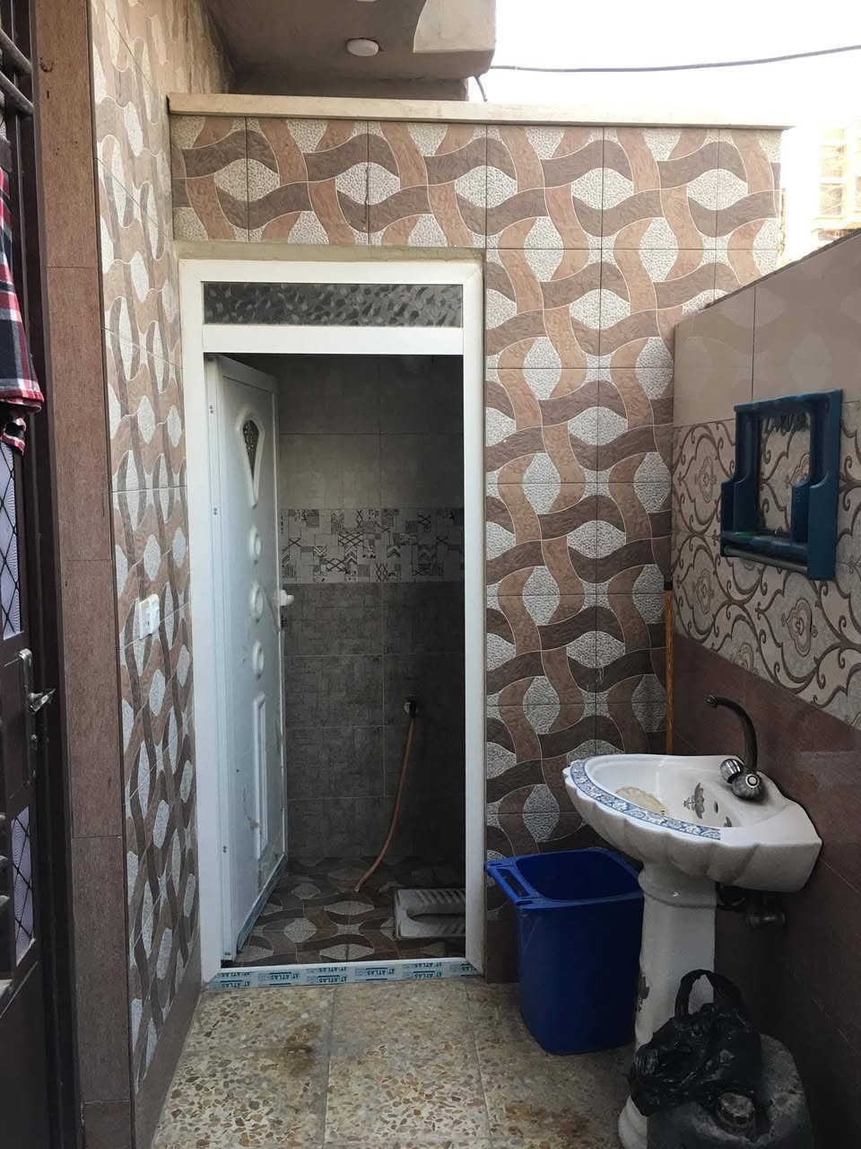 دار للبيع مساحه ١٠٠ متر  طابق ونص المكان الأمين شارع المكاتب شارع روضه اليقين ثالث فرع على اليسره الاستفسار اتصل على الرقم ***********/ السعر
