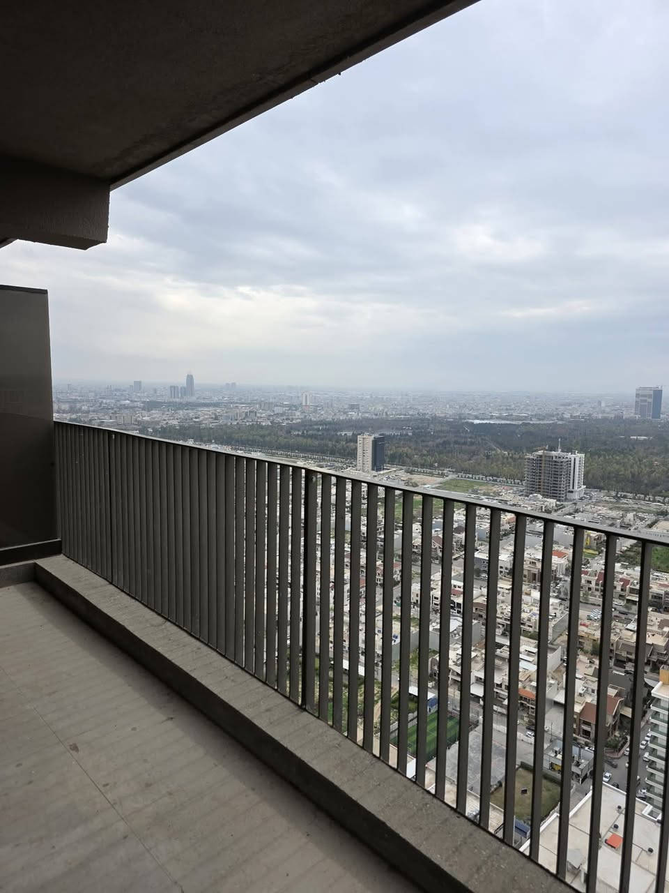 شوقە بۆ کرێ لە کاڤاڵی تاوەر
سێ ژوری نوستن 1+3 بەتاڵ
بۆ پەیوەندی *********** 

شقة للإيجار من کافالی تاور
ثلاث غرفة و صالة 1+3
للاتصال ***********
