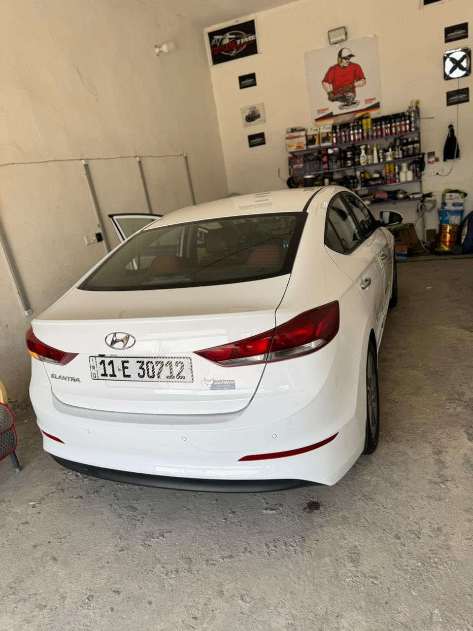 سلام عليكم الانتره للبيع موديل 18  مكانه بغداد الشعله  قطاع الخامس سياره نضيفه كلش ومال بيت سياره حلو وسونار موجود بصور هاذ رقم إذا حاب. تعرف سعره ***********
