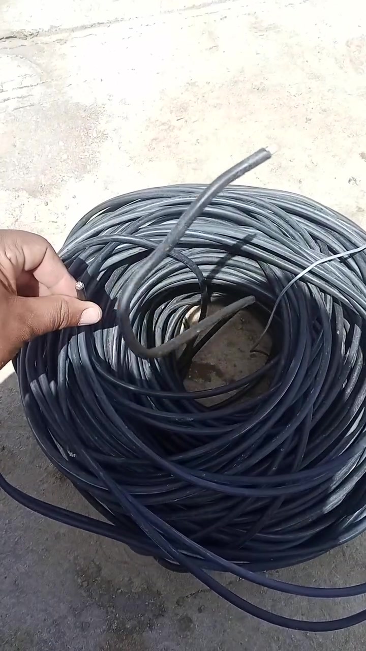 سلام عليكم ضفيره خطين  ابو 25 الاصلي السعودي مستخدمه  اي ضرر ما بيهه لابيهه زلغ ولا كسر النوعيه الاصليه ما تنگرم اذا تثنيهه ما تنگرم  طولها 150 متر  جبتهه من الشطره النوعيه الاصليه مكلف بالنشر ***********
