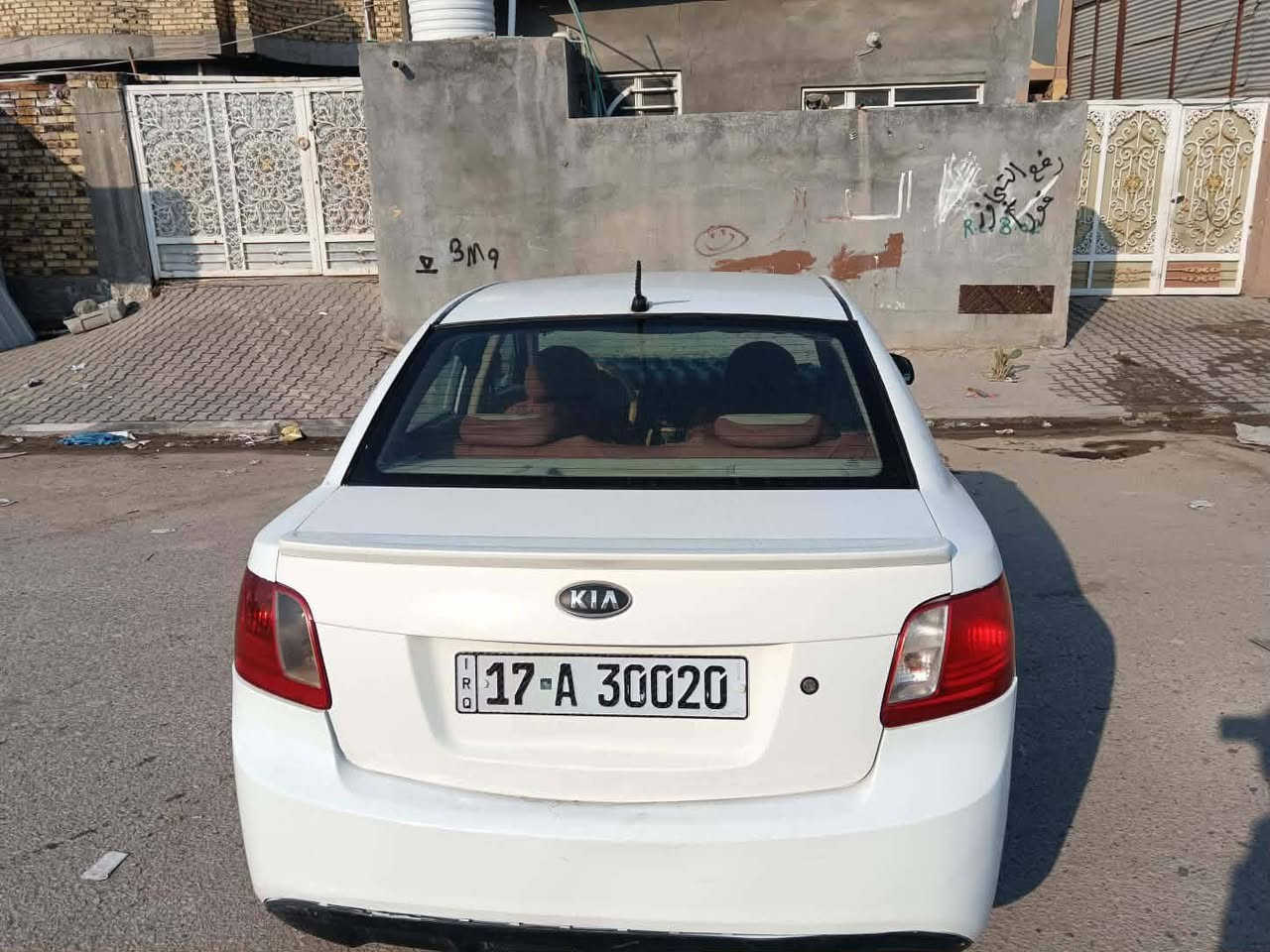 كيا ريو ٢٠١١ بيضاء اللون  رقم انكليزي بسم راعيهه مصبوغه حزام  امتجايه صوب السايق  ٦٥ وبيهه مجال  ***********  هذا رقم صاحب السياره مكلف بالنشر  غير متواجد على النت

