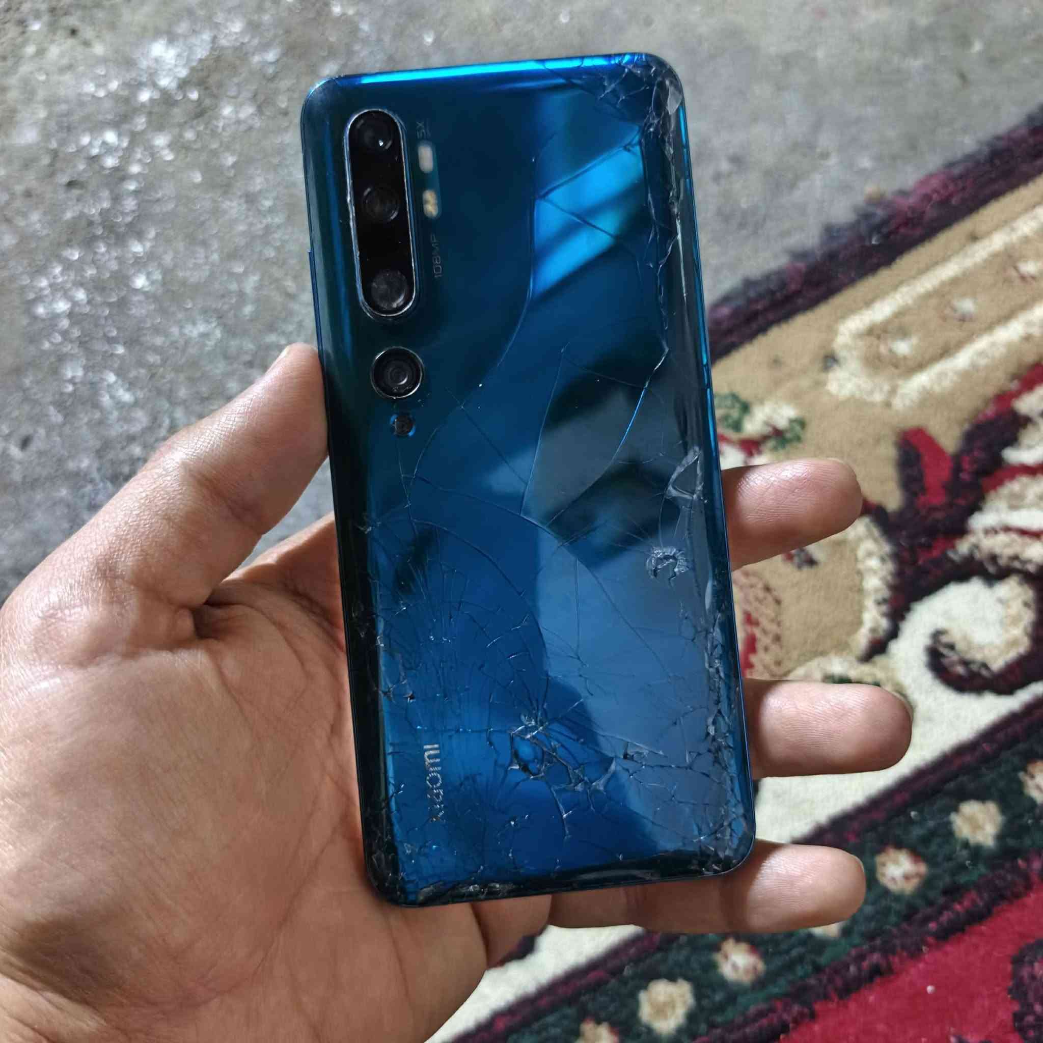 سلام عليكم جهاز للبيع كلا بلادي شاومي نوت 10برو ذاكره256 رام8,+3 جهاز غني عن تعريف عيبه فقط شاشه بيه خطوط مثل ماوضح بس لمس طبيعي كامرته دمعه تصل للكمر سعره 120بي مجال بسيط عنواني كركوك واحد حزيران رقمي***********
